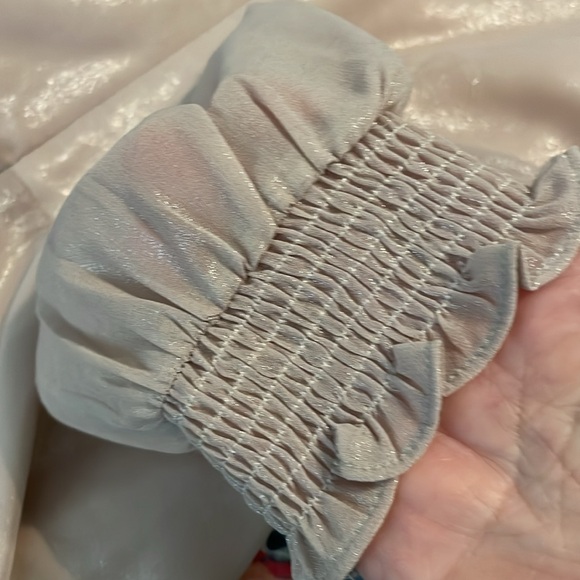 Adelyn Rae Blush champagne colored metallic silky peplum top m - Picture 5 of 7